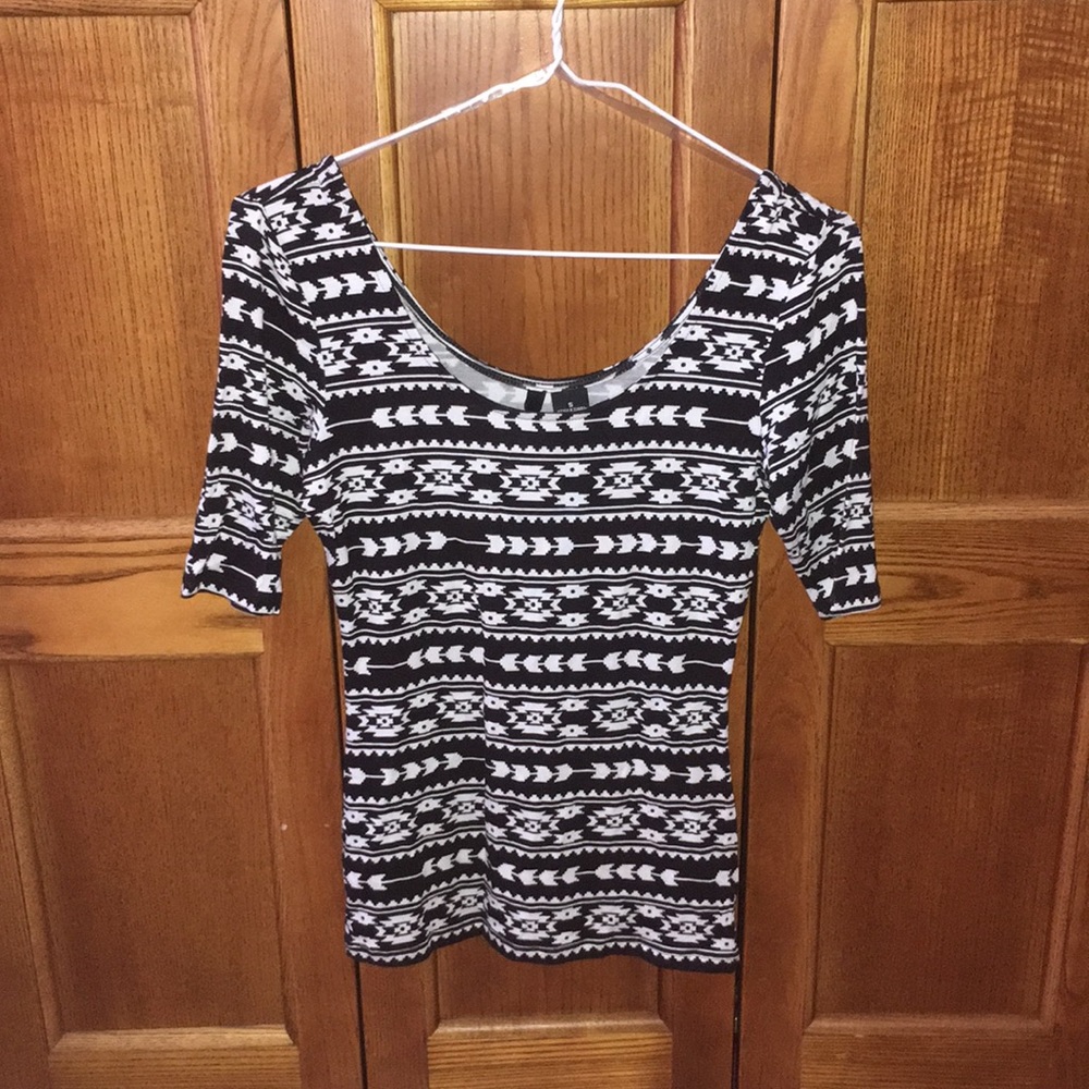 NEVER WORN. Juniors size small blouse.